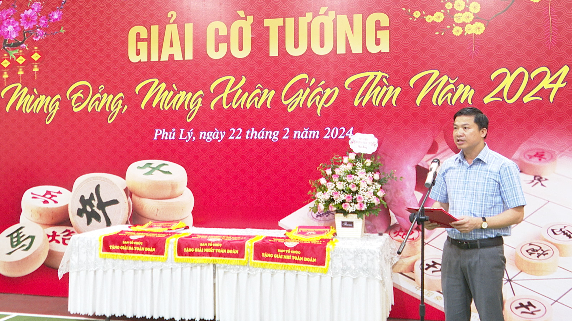 DUNG TIN.00_02_17_29.Still889.jpg