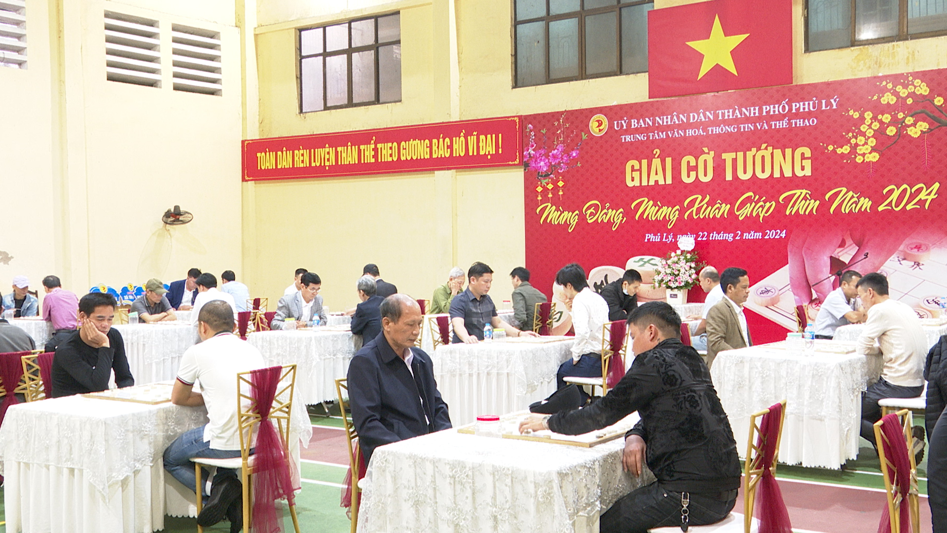 DUNG TIN.00_02_18_27.Still895.jpg
