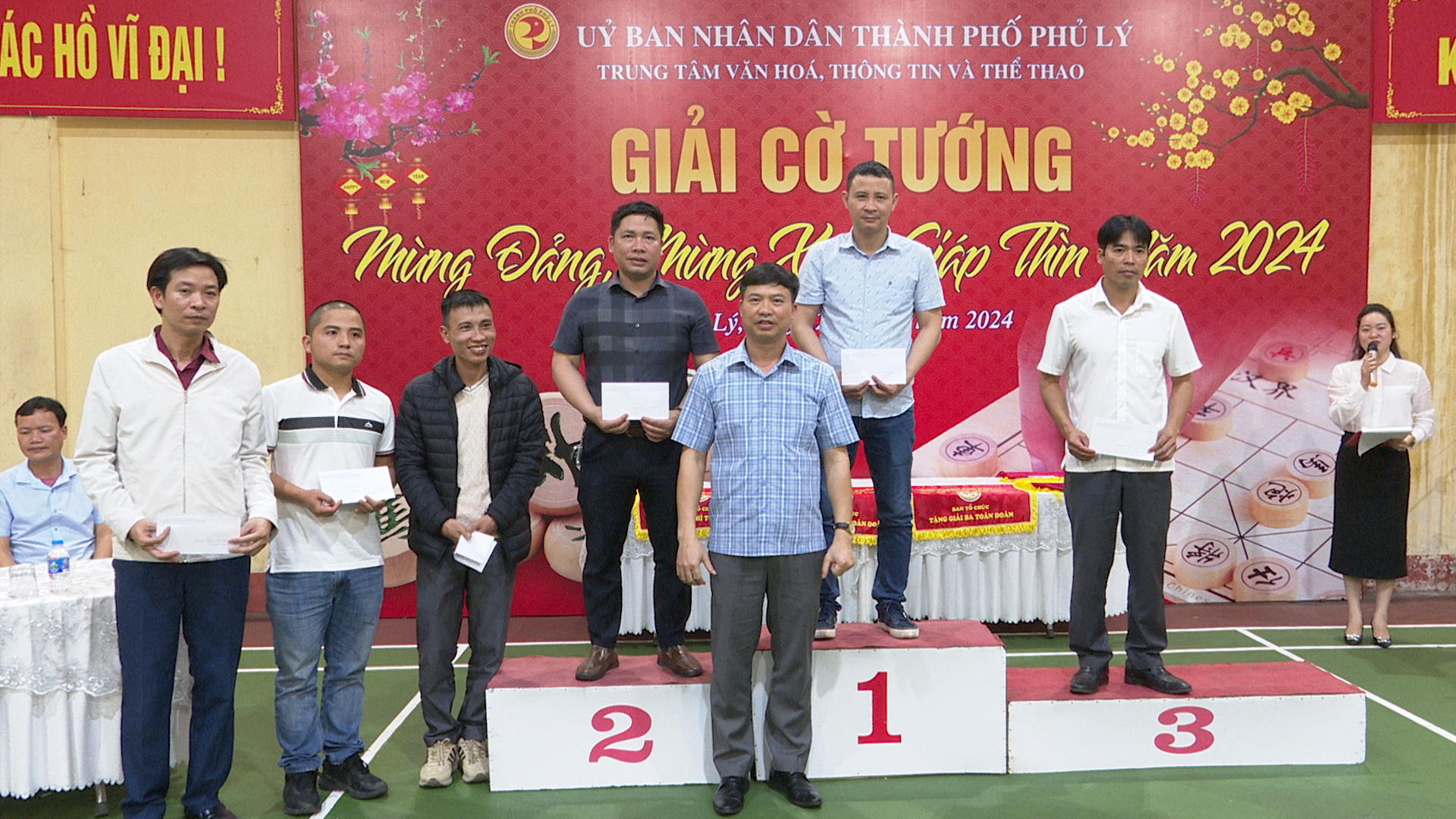 DUNG TIN.00_02_14_07.Still900.jpg