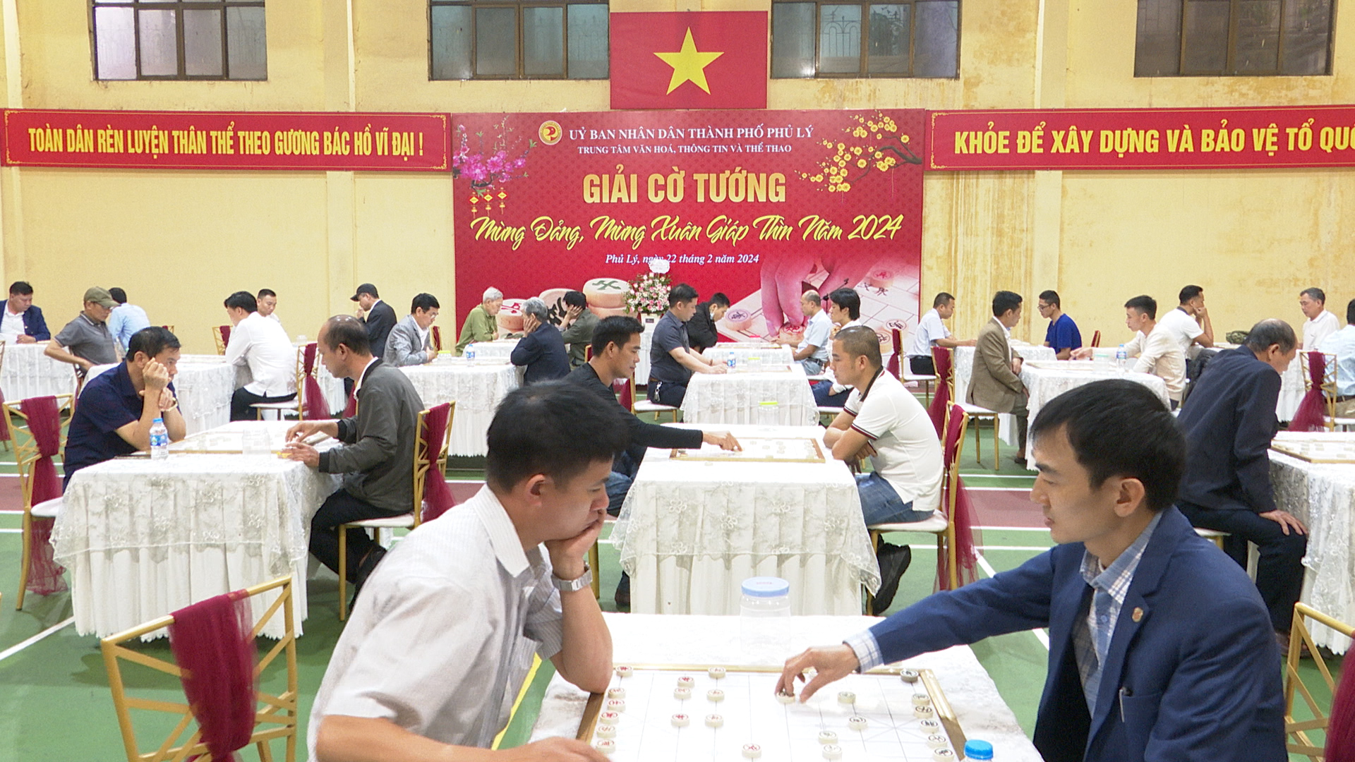 DUNG TIN.00_02_15_05.Still894.jpg