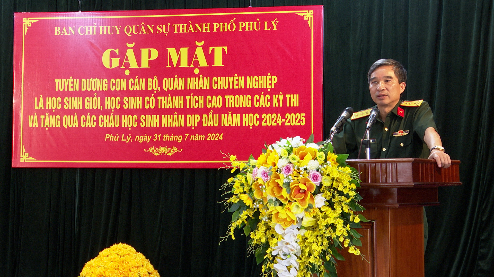 DUNG TIN.00_00_18_01.Still2063.jpg
