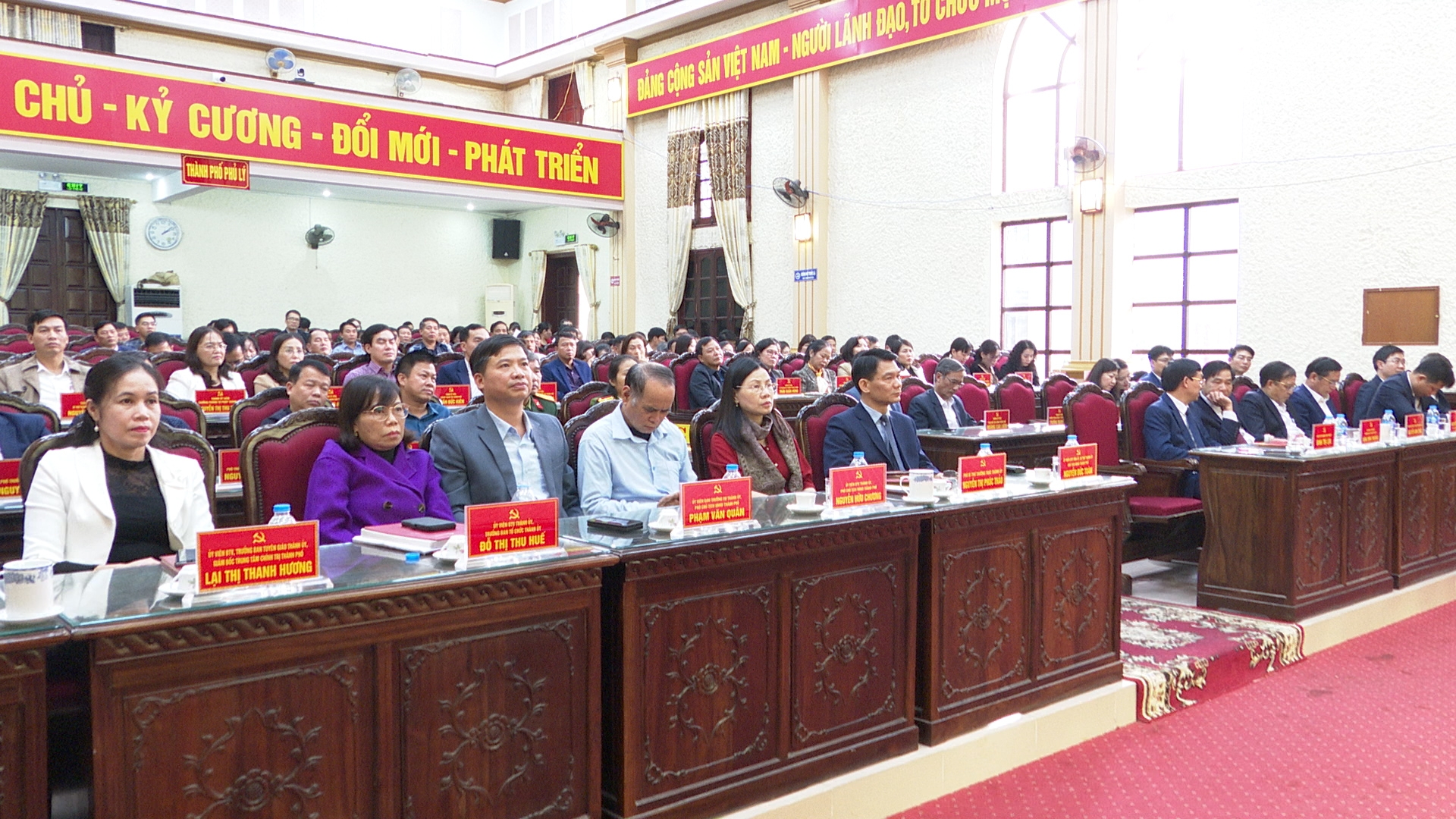 DUNG TIN.00_02_04_08.Still439.jpg