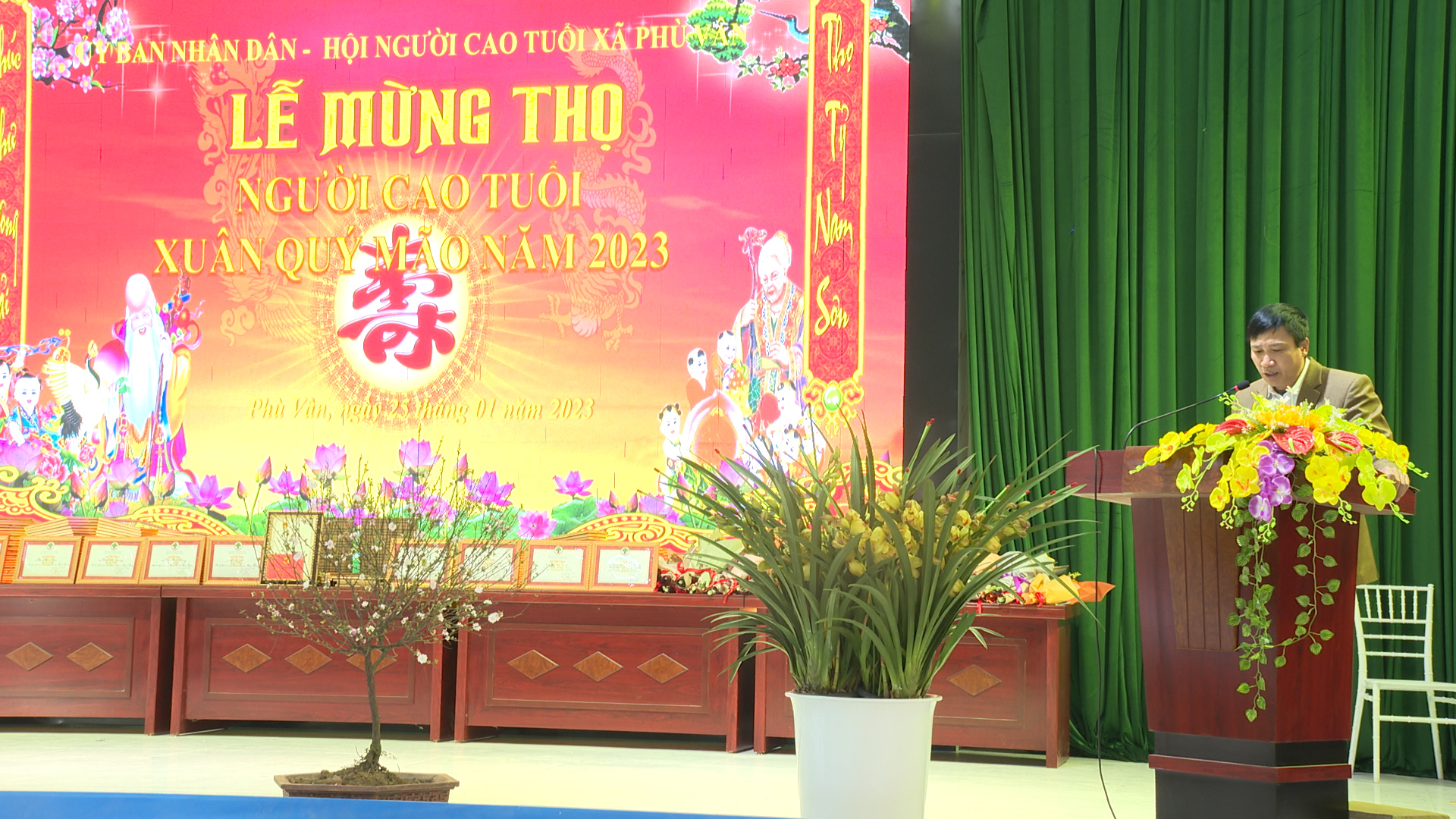 quang.00_02_03_17.Still503.jpg