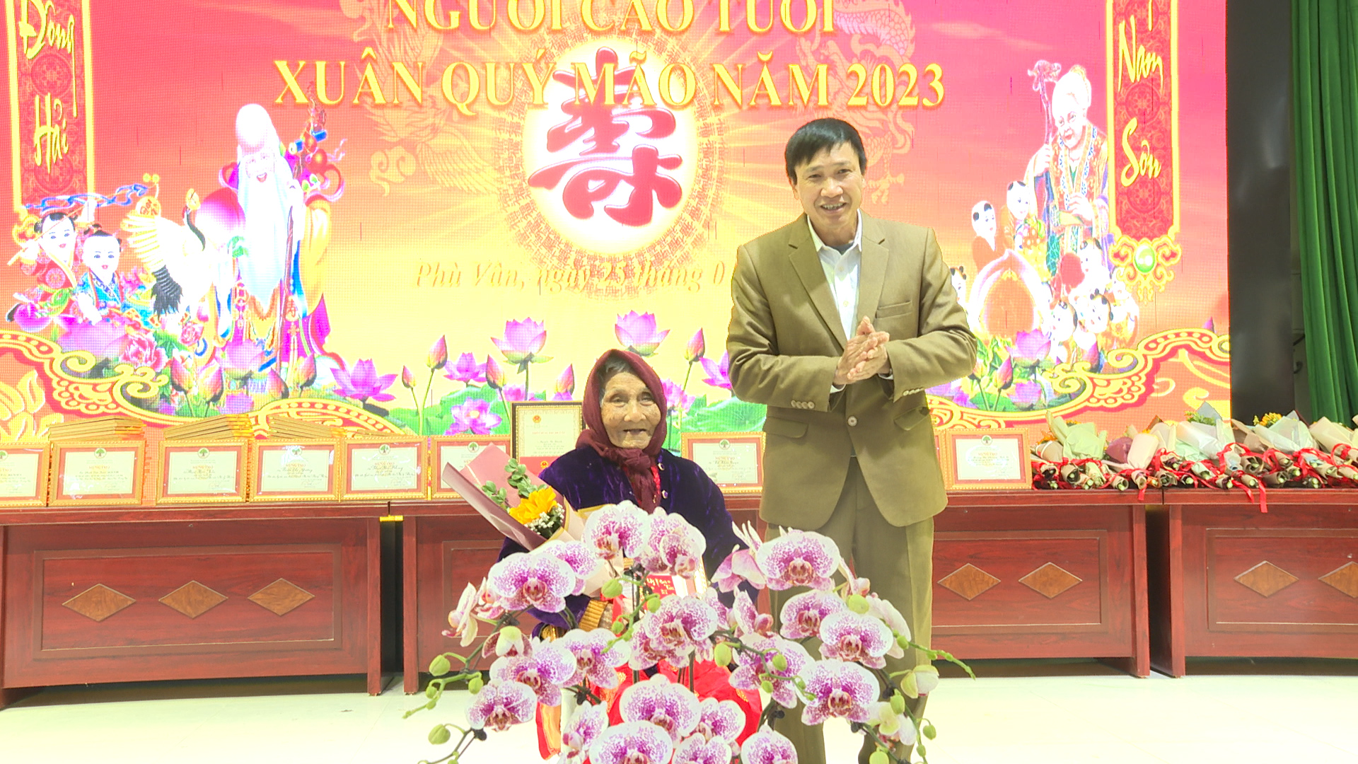 quang.00_01_14_09.Still495.jpg