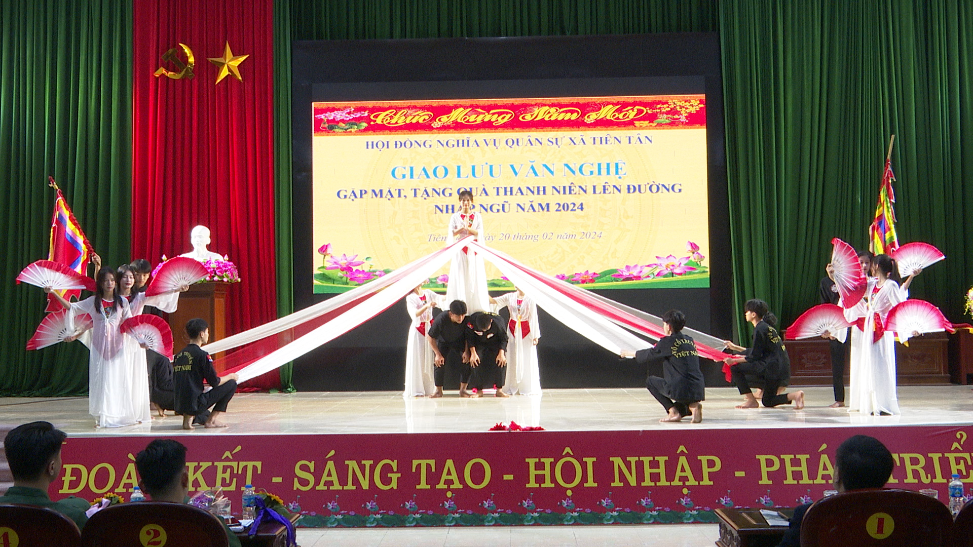 DUNG TIN.00_00_30_22.Still846.jpg