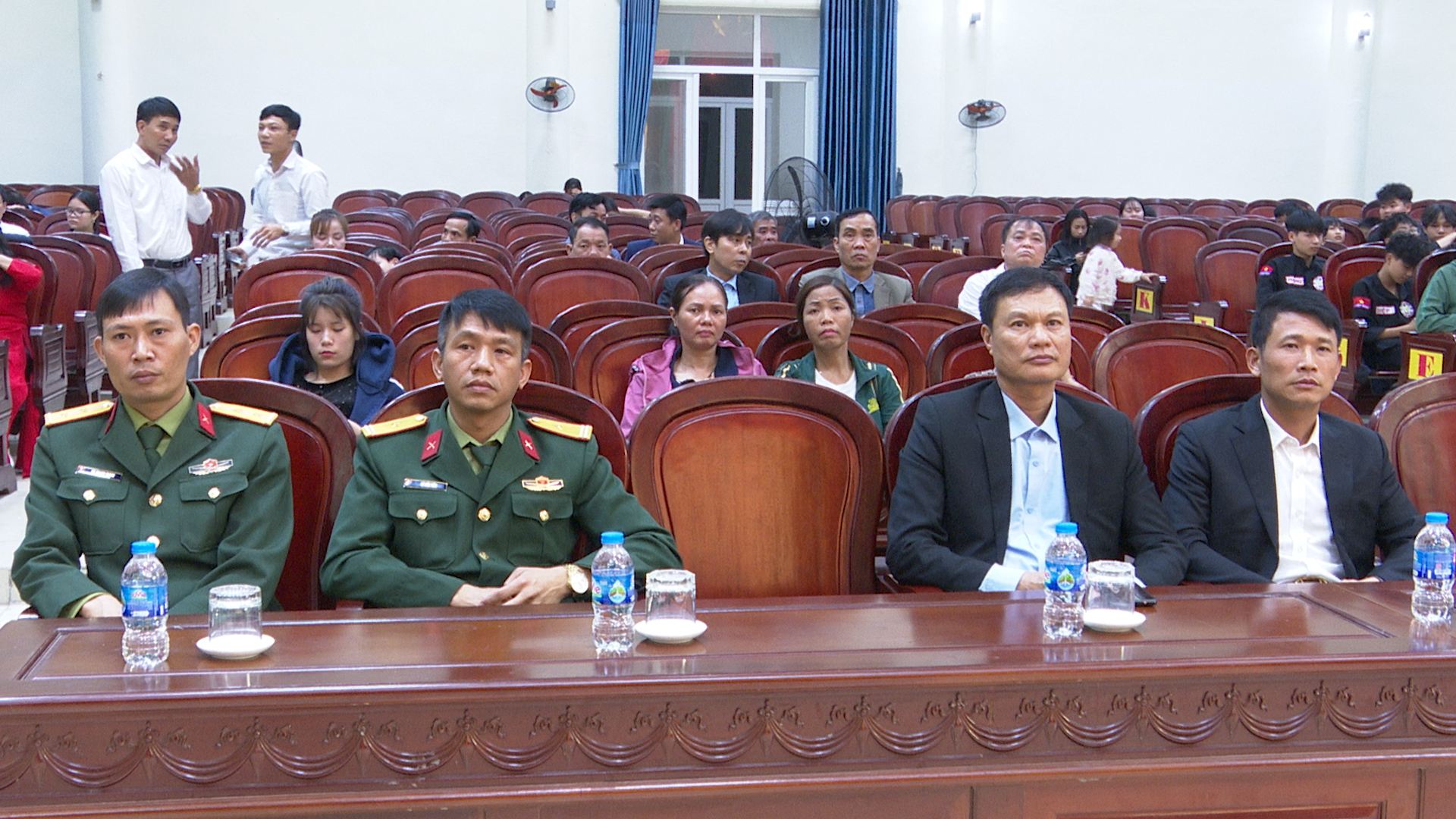 DUNG TIN.00_00_57_13.Still838.jpg