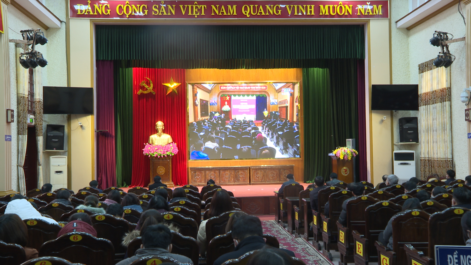 khong xoa.00_00_43_04.Still226.jpg