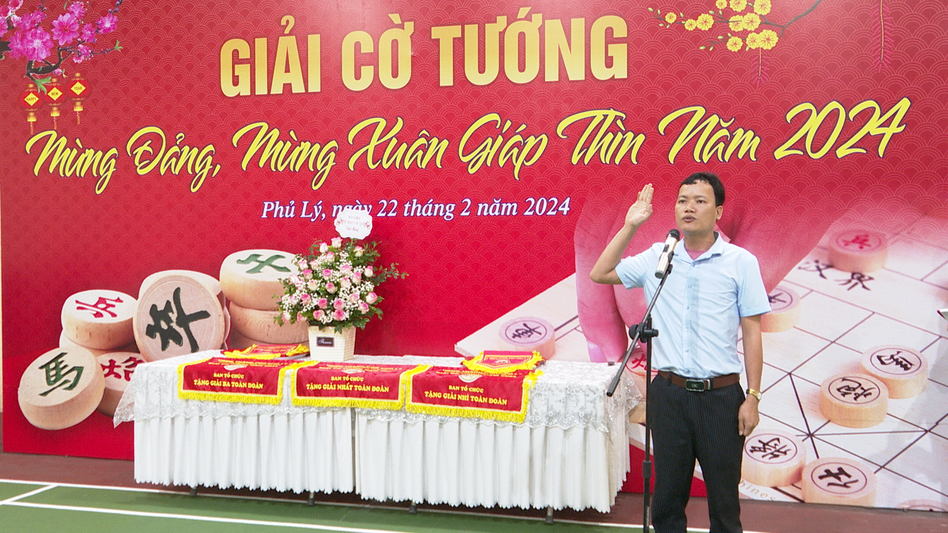 DUNG TIN.00_02_13_00.Still892.jpg