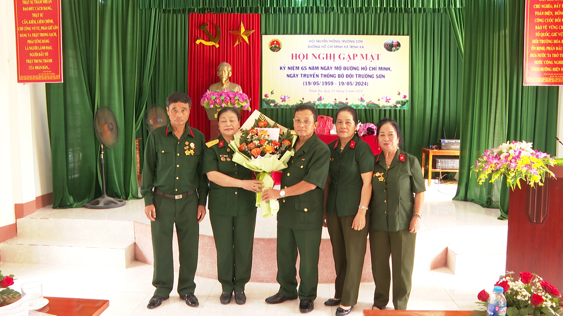 DUNG TIN.00_00_26_02.Still1481.jpg