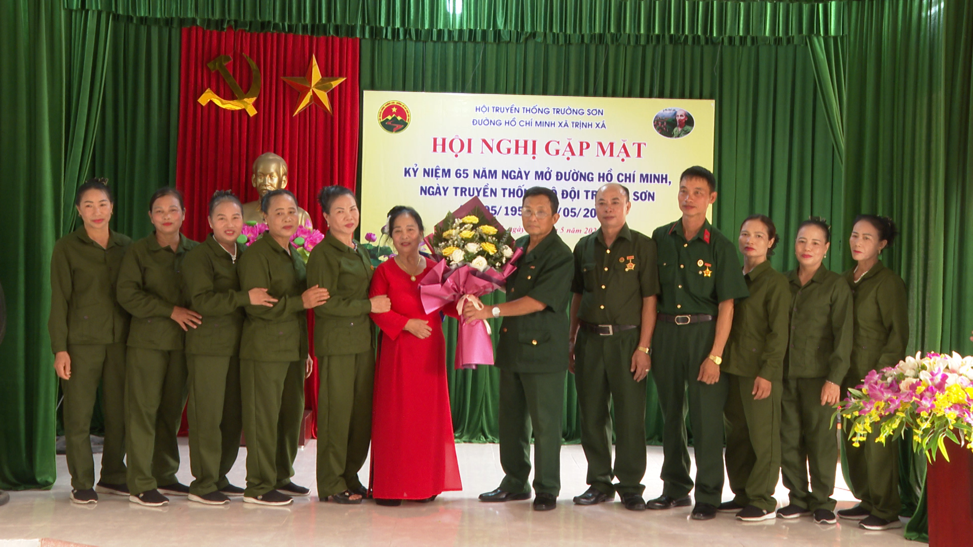 DUNG TIN.00_00_33_23.Still1475.jpg