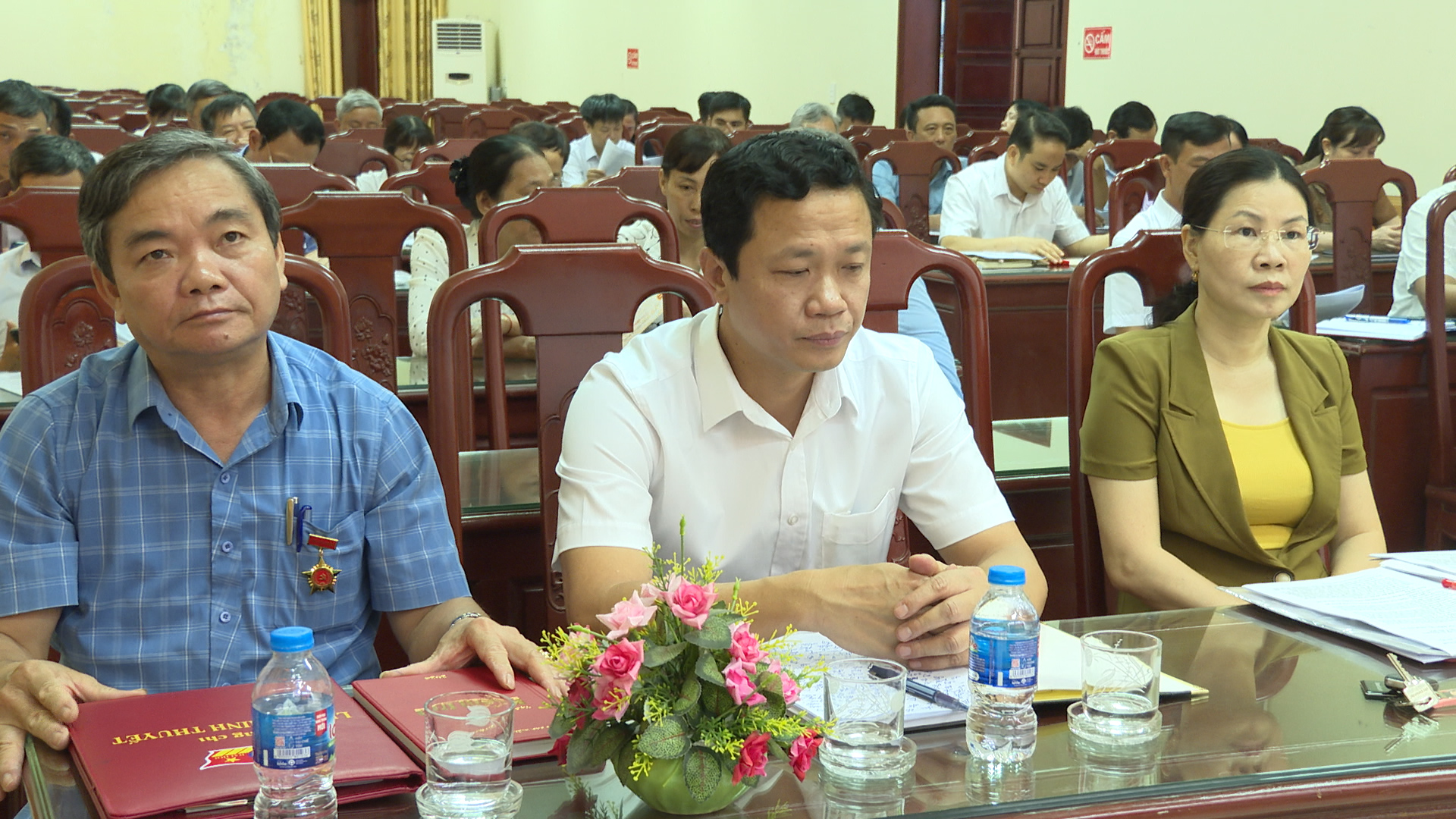 QUANG.00_01_40_49.Still390.jpg