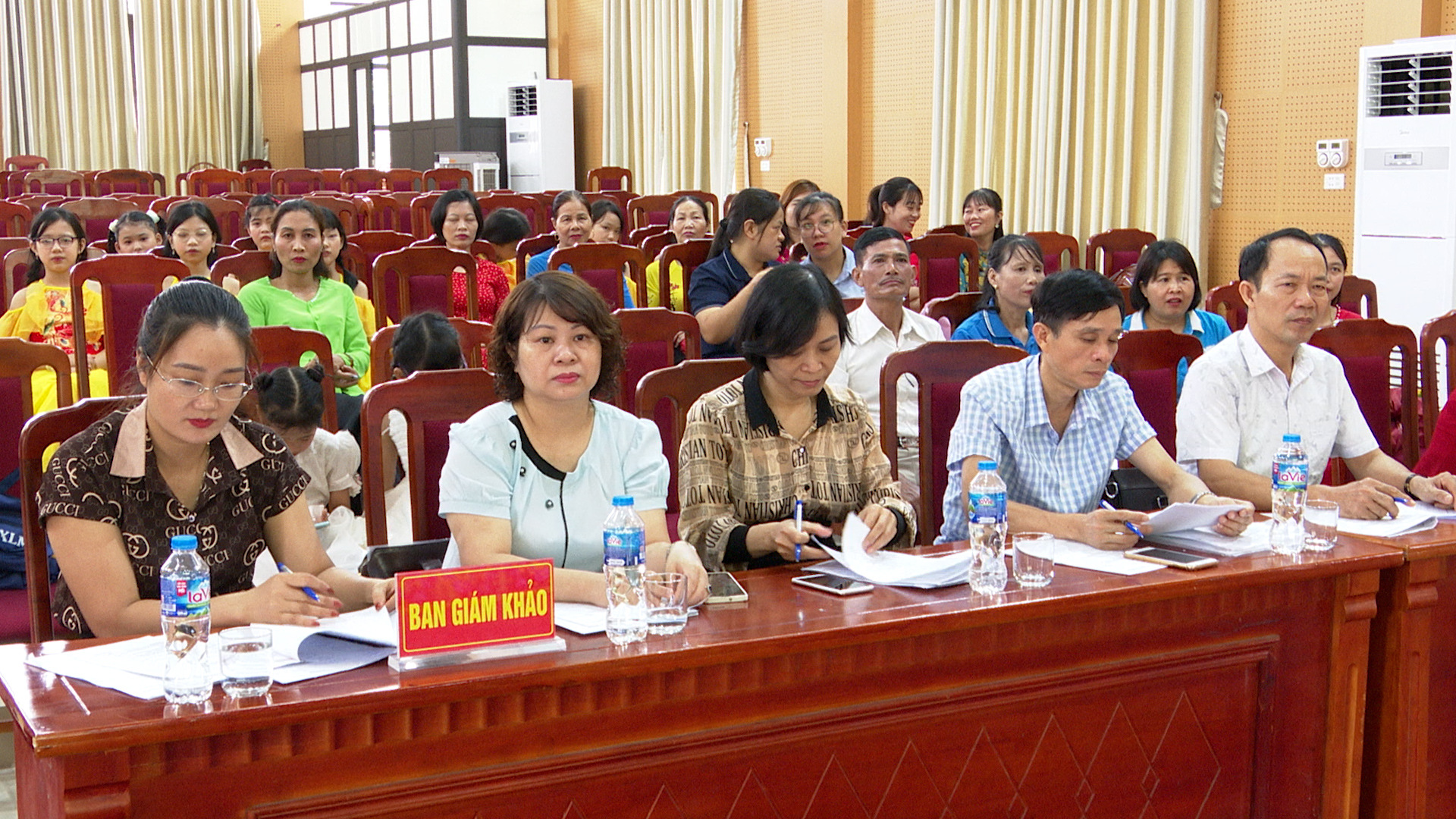 DUNG TIN.00_00_19_09.Still1610.jpg