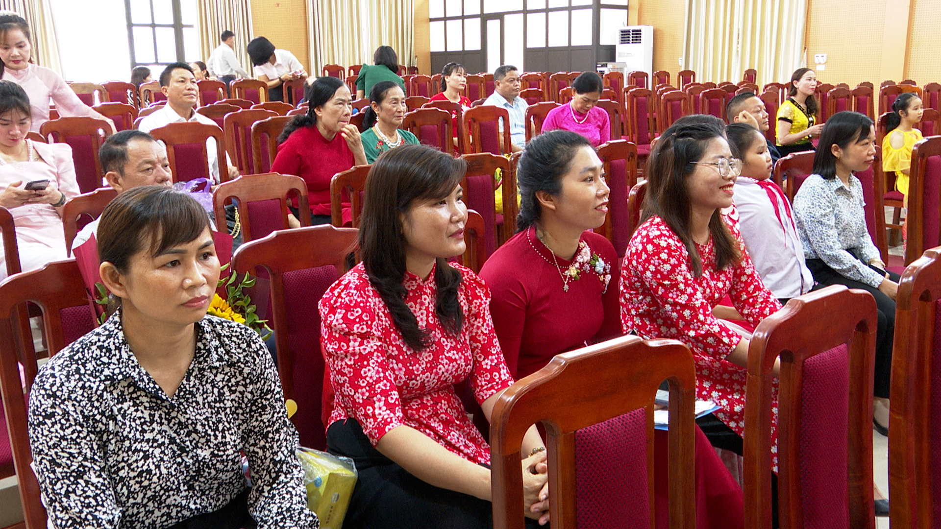 DUNG TIN.00_00_09_25.Still1614.jpg