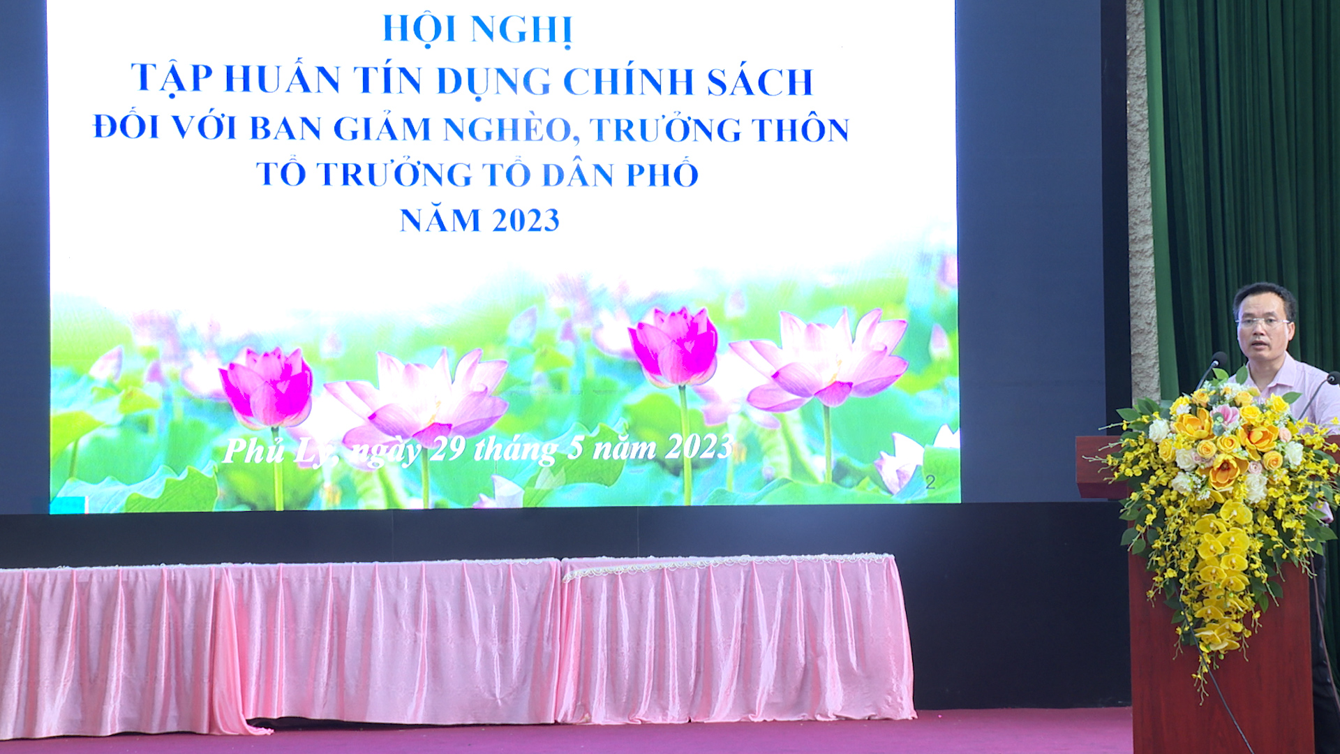 quang.00_01_10_23.Still1587.jpg