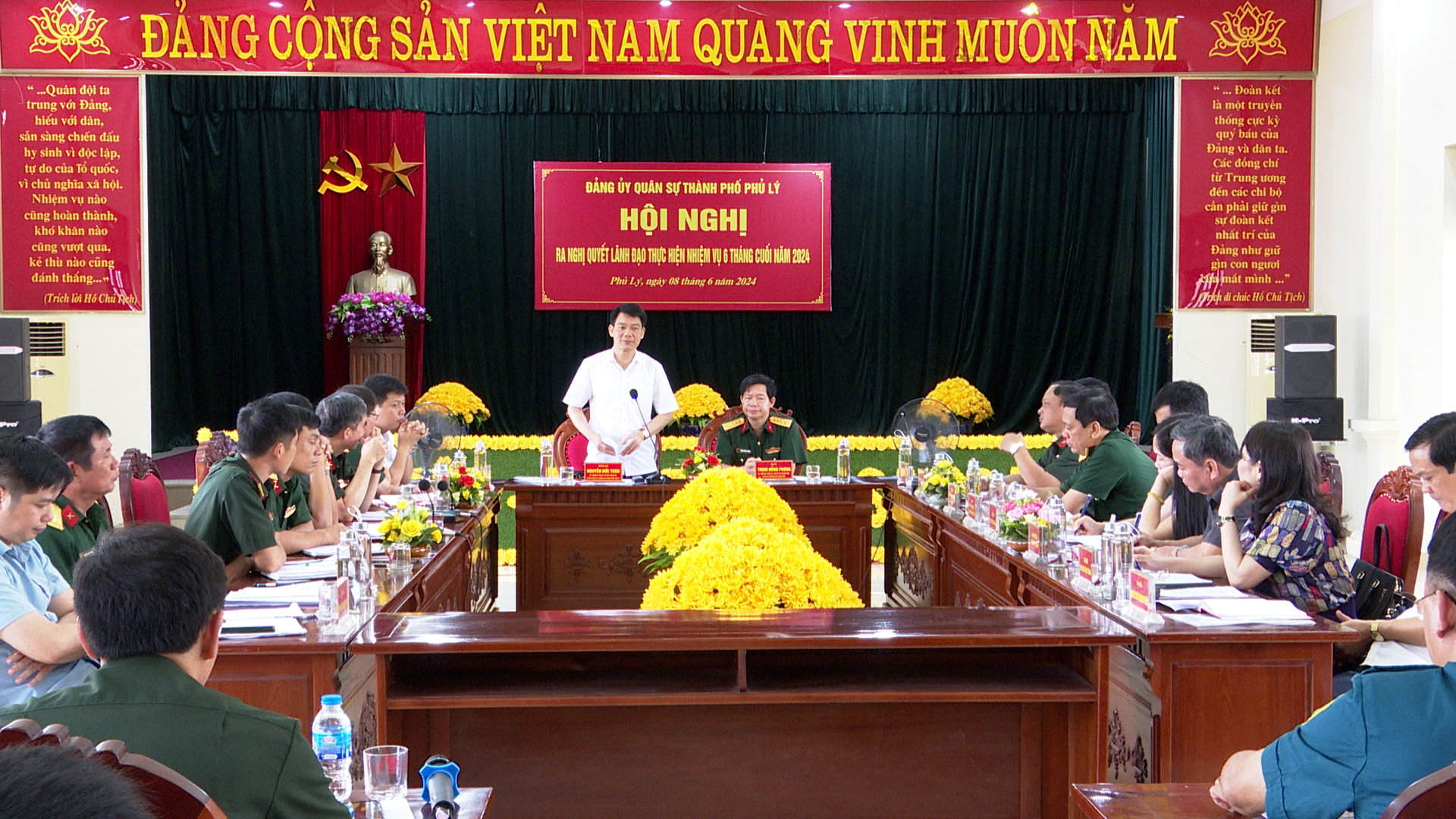 DUNG TIN.00_03_01_39.Still1744.jpg