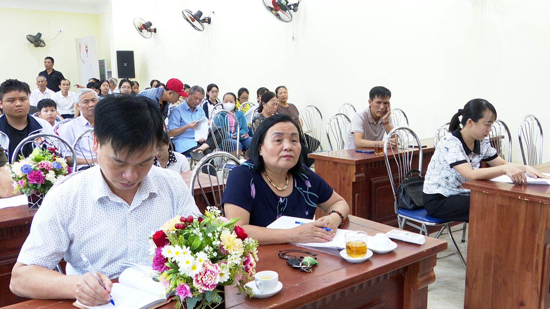 DUNG TIN.00_02_17_26.Still1752.jpg