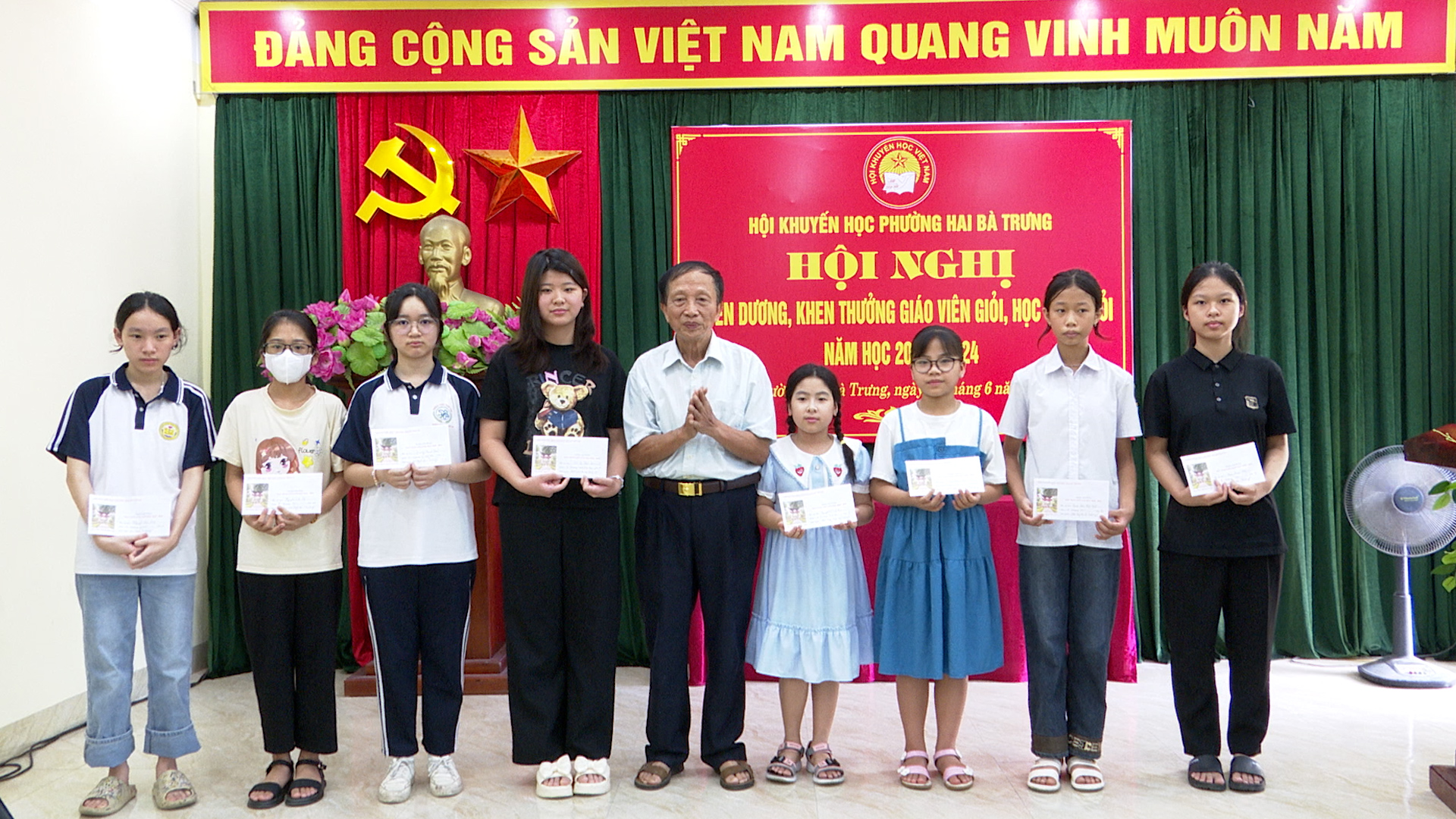 DUNG TIN.00_01_52_23.Still1749.jpg