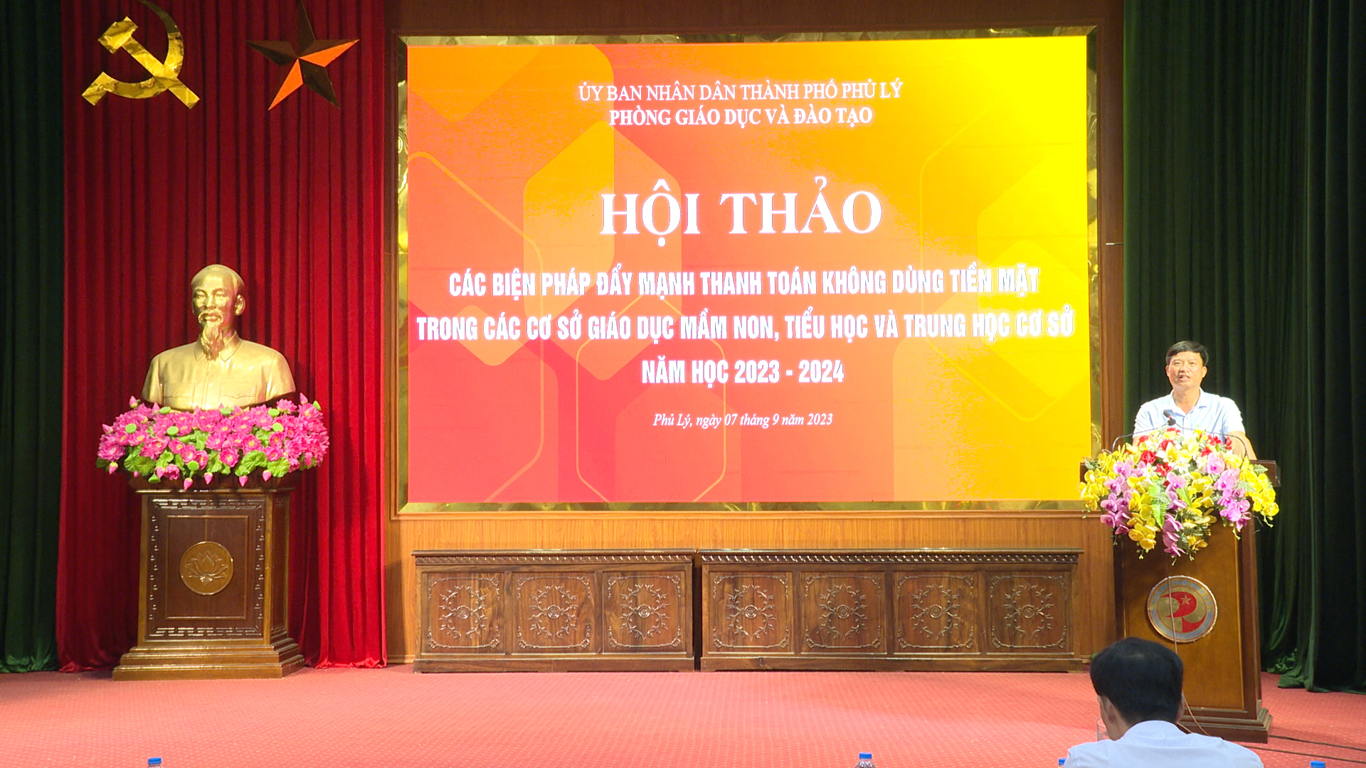 quang.00_00_28_23.Still295.jpg