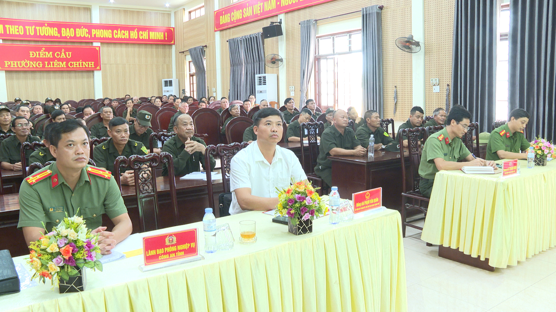 quang.00_01_35_22.Still350.jpg