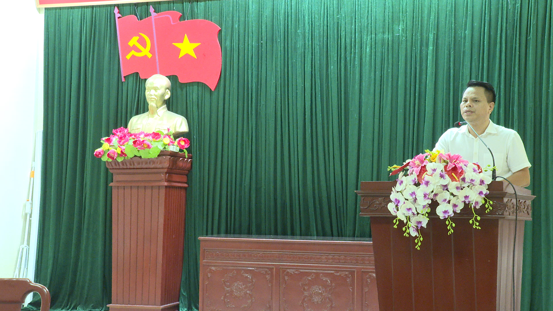 quang.00_01_23_06.Still376.jpg
