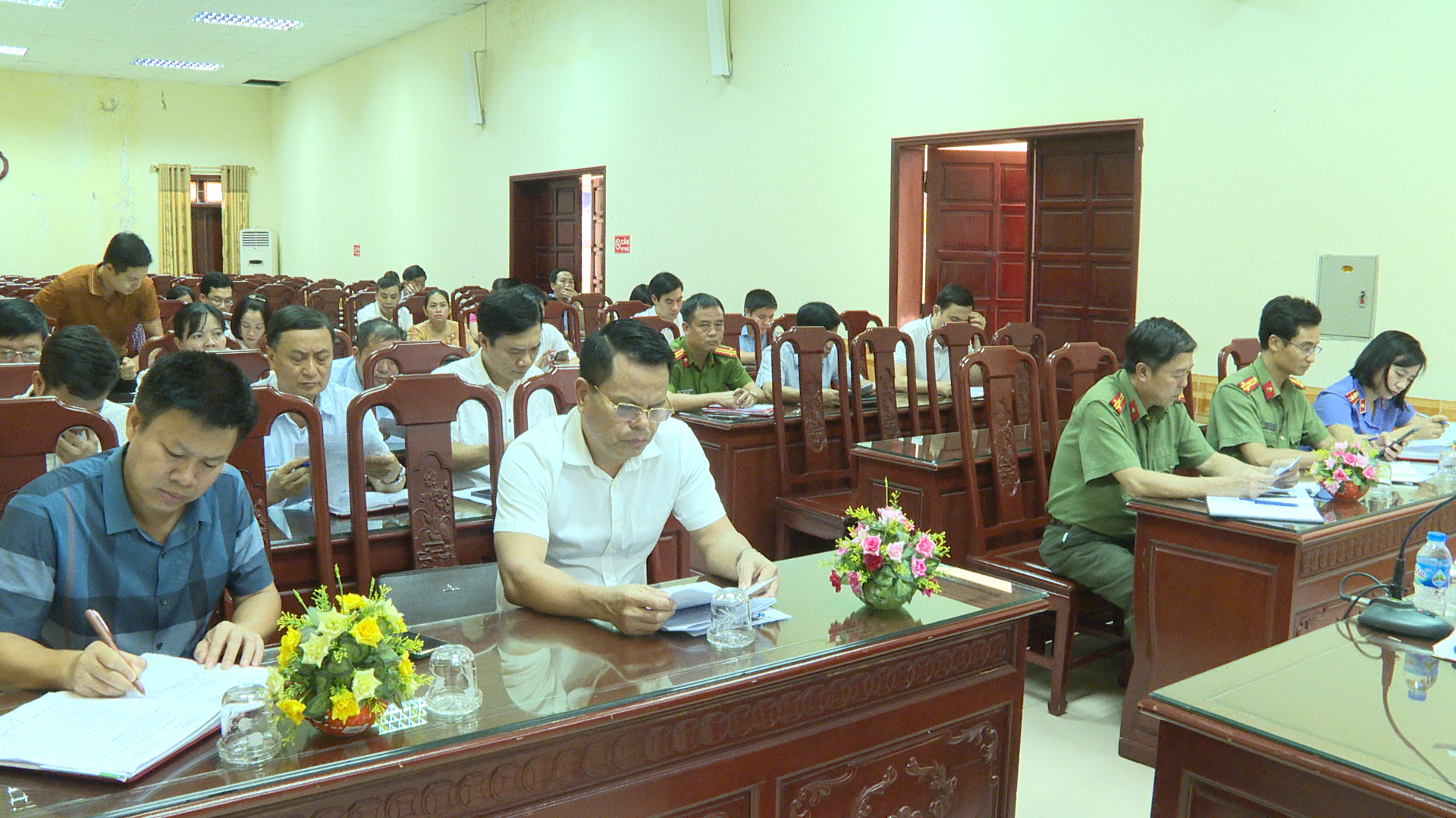 quang.00_01_12_12.Still378.jpg
