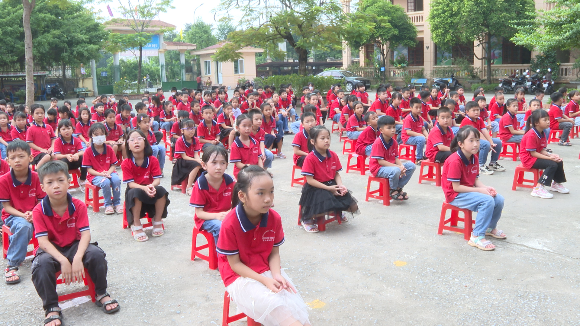 quang.00_12_08_09.Still435.jpg