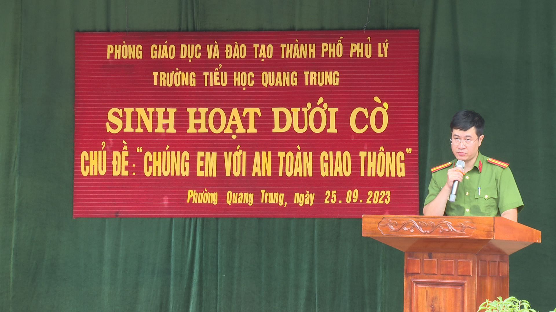 quang.00_10_54_16.Still434.jpg