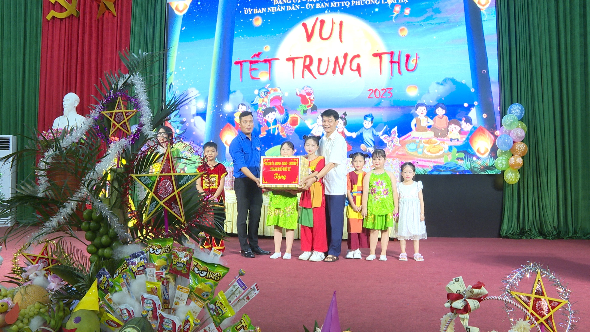 quang.00_09_34_07.Still435.jpg