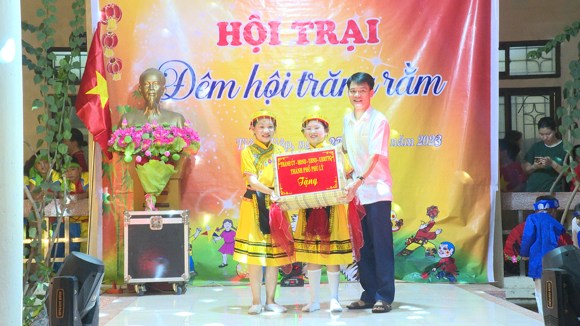 quang.00_04_27_05.Still428.jpg