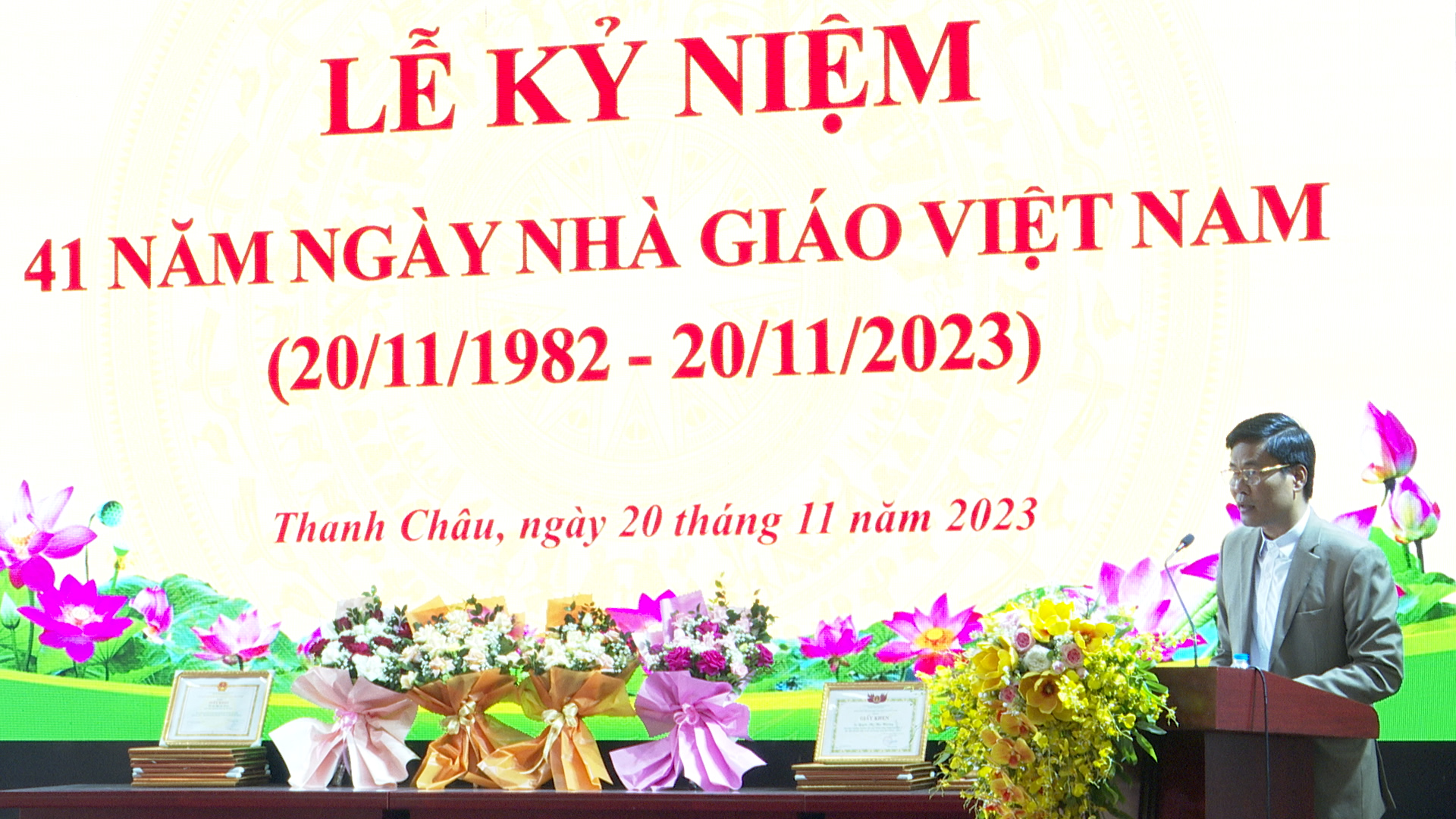 DUNG TIN.00_02_13_12.Still137.jpg