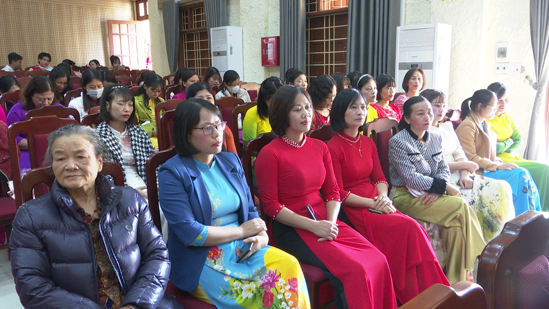 DUNG TIN.00_02_16_04.Still136.jpg