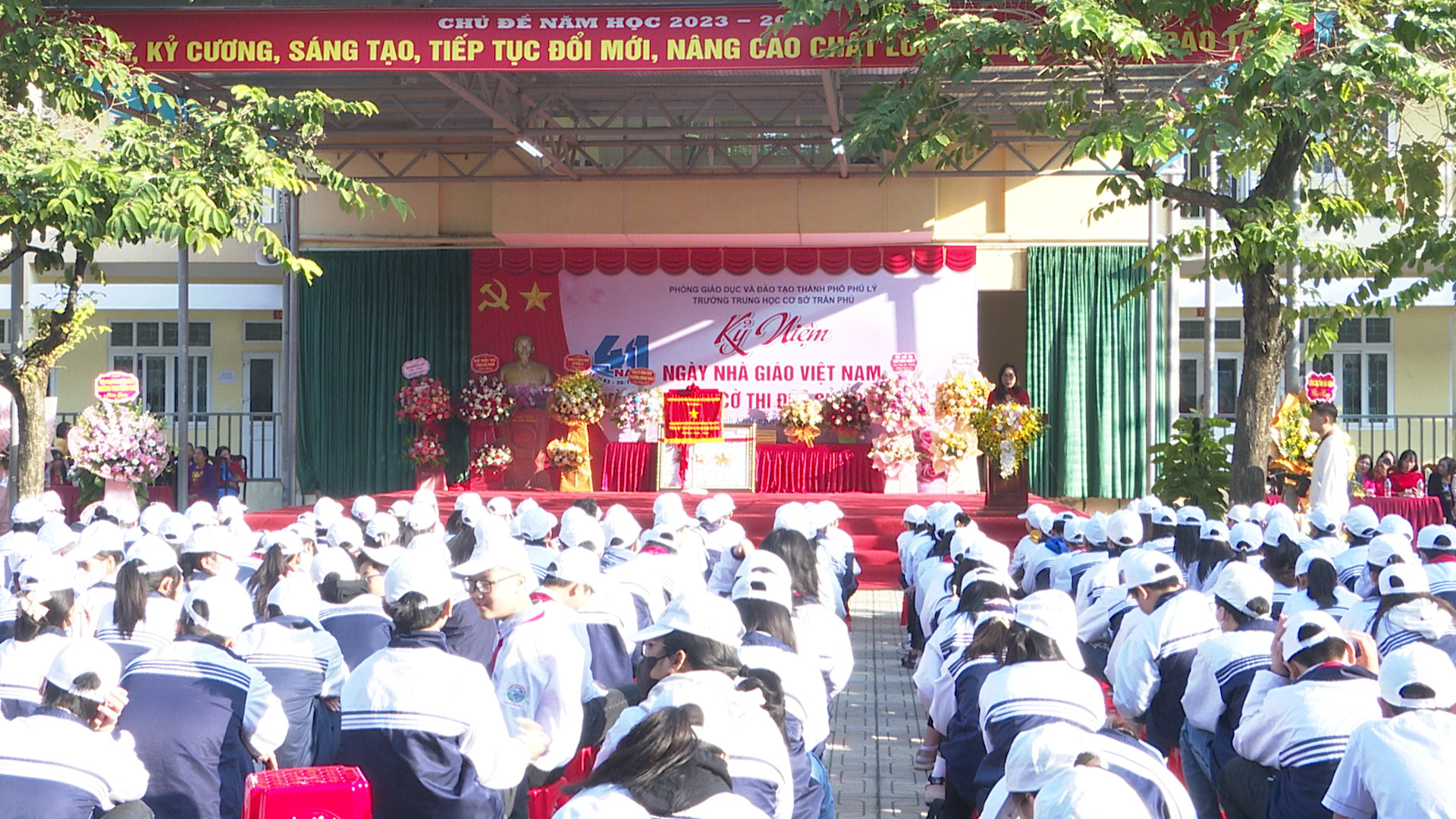 DUNG TIN.00_01_56_19.Still117.jpg