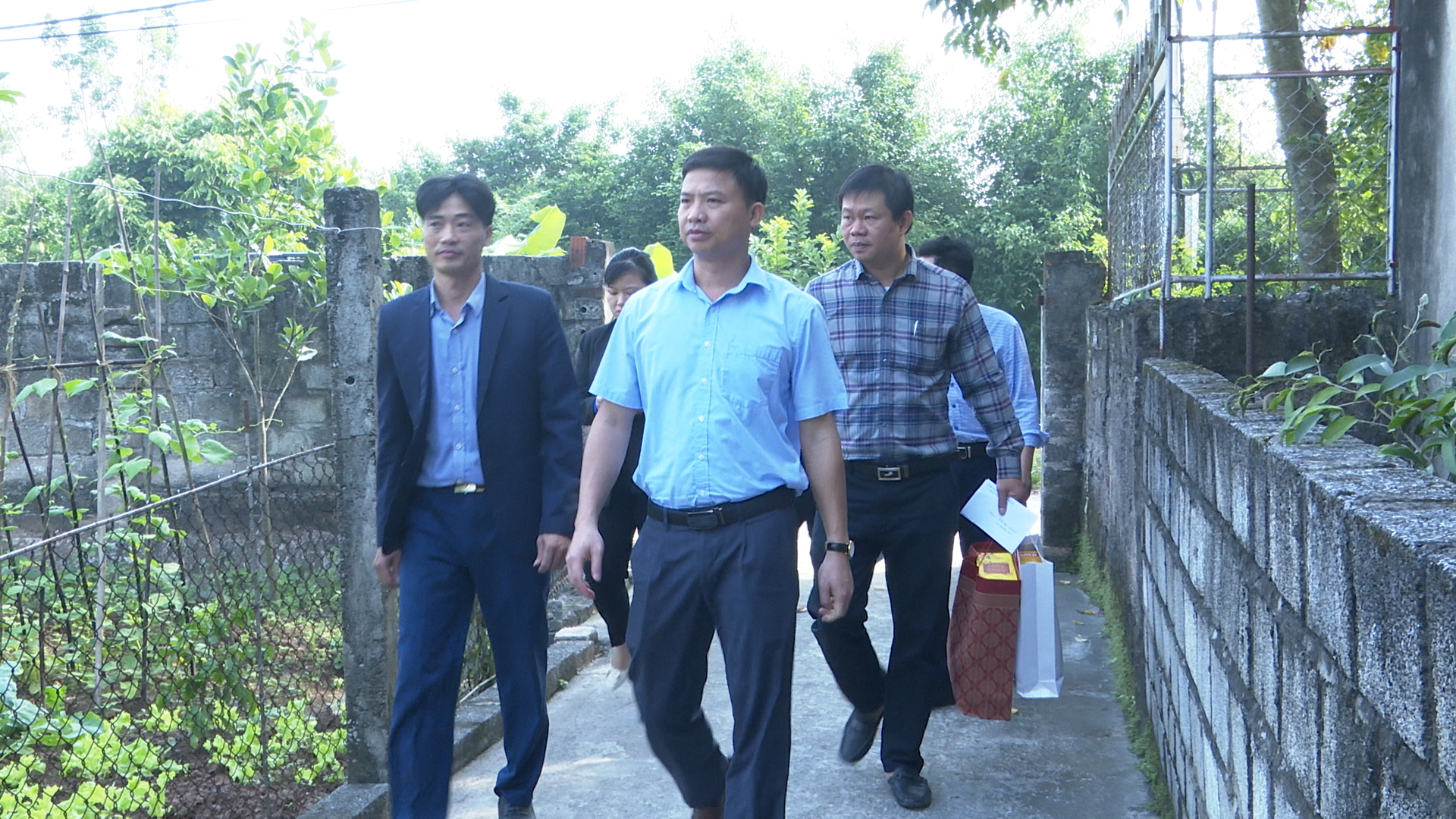 DUNG TIN.00_00_55_09.Still156.jpg