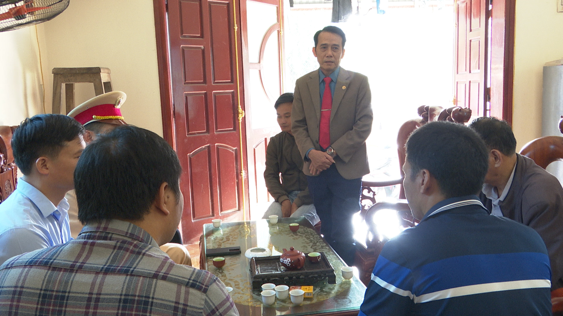 DUNG TIN.00_01_45_13.Still161.jpg