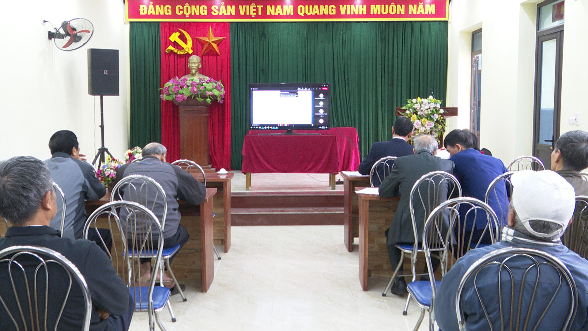 DUNG TIN.00_00_38_27.Still189.jpg