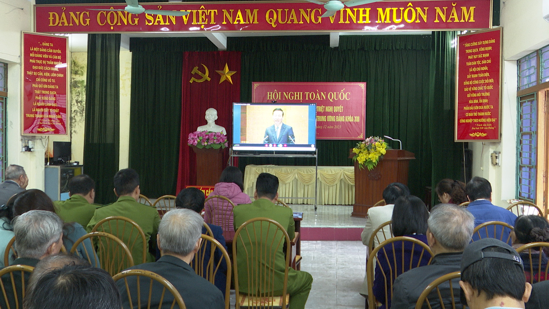 DUNG TIN.00_00_37_22.Still192.jpg